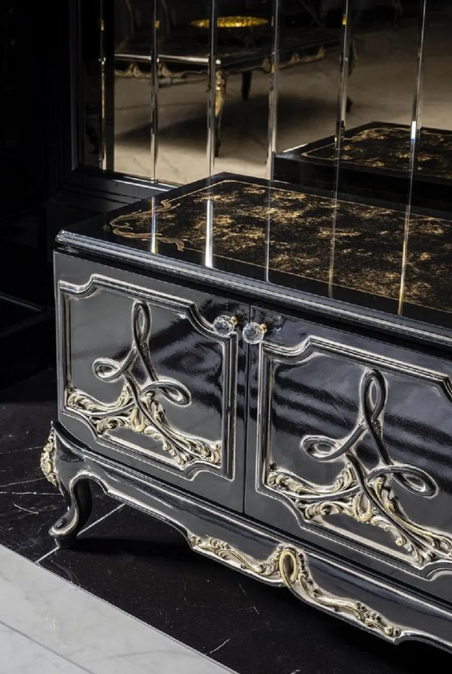 Casa Padrino Luxus Barock TV Schrank Schwarz / Gold - Prunkvolles Wohnzimmer Sideboard mit 4 Türen - Barock Wohnzimmer Möbel