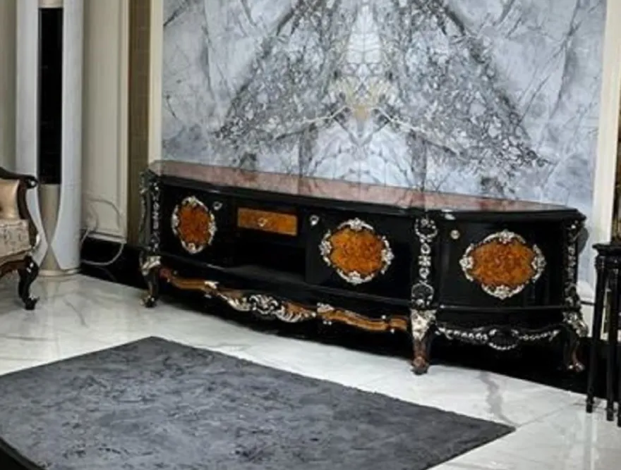 Casa Padrino Luxus Barock TV Schrank Braun / Schwarz / Silber - Prunkvolles Massivholz Sideboard mit 4 Türen und Schublade - Wohnzimmer Möbel im Barockstil - Barock Möbel - Edel & Prunkvoll