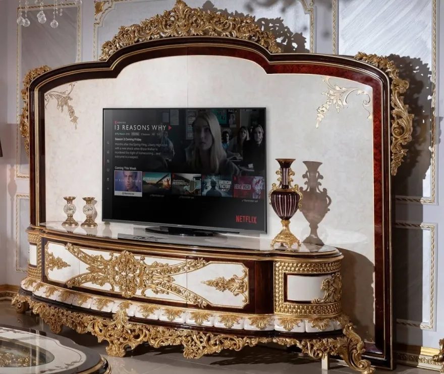 Casa Padrino Luxus Barock TV Schrank Weiß / Braun / Gold - Prunkvolles Wohnzimmer Sideboard mit Rückwand - Barock Wohnzimmer Möbel - Edel & Prunkvoll