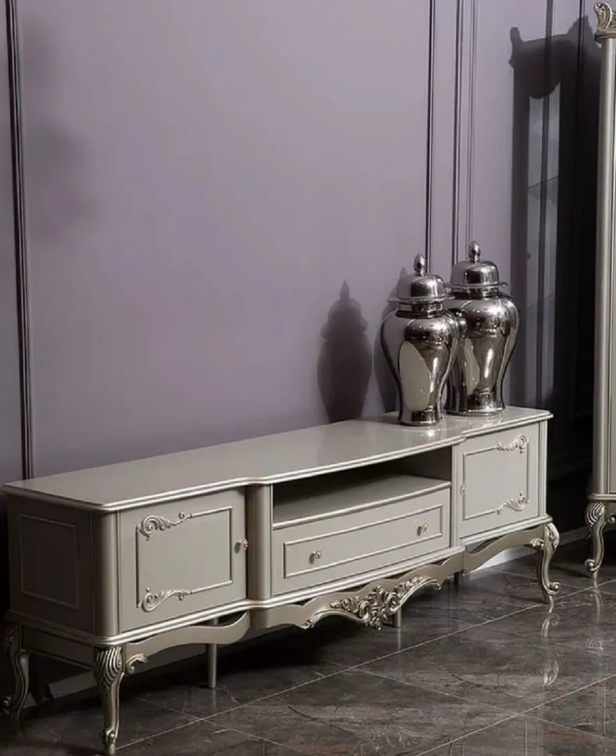 Casa Padrino Luxus Barock TV Schrank Grau / Silber 191 x 44 x H. 63 cm - Prunkvoller Massivholz Fernsehschrank - Barock Wohnzimmer Möbel
