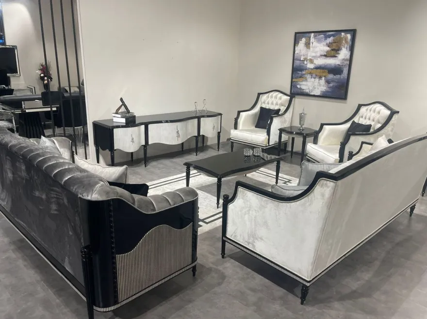 Casa Padrino Luxus Barock TV Schrank Schwarz / Grau / Silber - Prunkvolles Massivholz Sideboard mit 3 Schubladen - Wohnzimmer Möbel im Barockstil - Barock Möbel - Edel & Prunkvoll