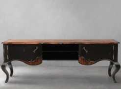 Casa Padrino Luxus Barock TV Schrank Braun / Antik Schwarz 182 x 48,5 x H. 63 cm - Prunkvolles Massivholz Sideboard mit 2 Türen - Luxus Möbel im Barockstil - Barock Möbel - Barock Einrichtung