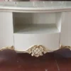 Casa Padrino Luxus Barock TV Schrank Weiß / Gold - Handgefertigter Fernsehschrank mit 2 Türen und Schublade - Barock Wohnzimmer Möbel