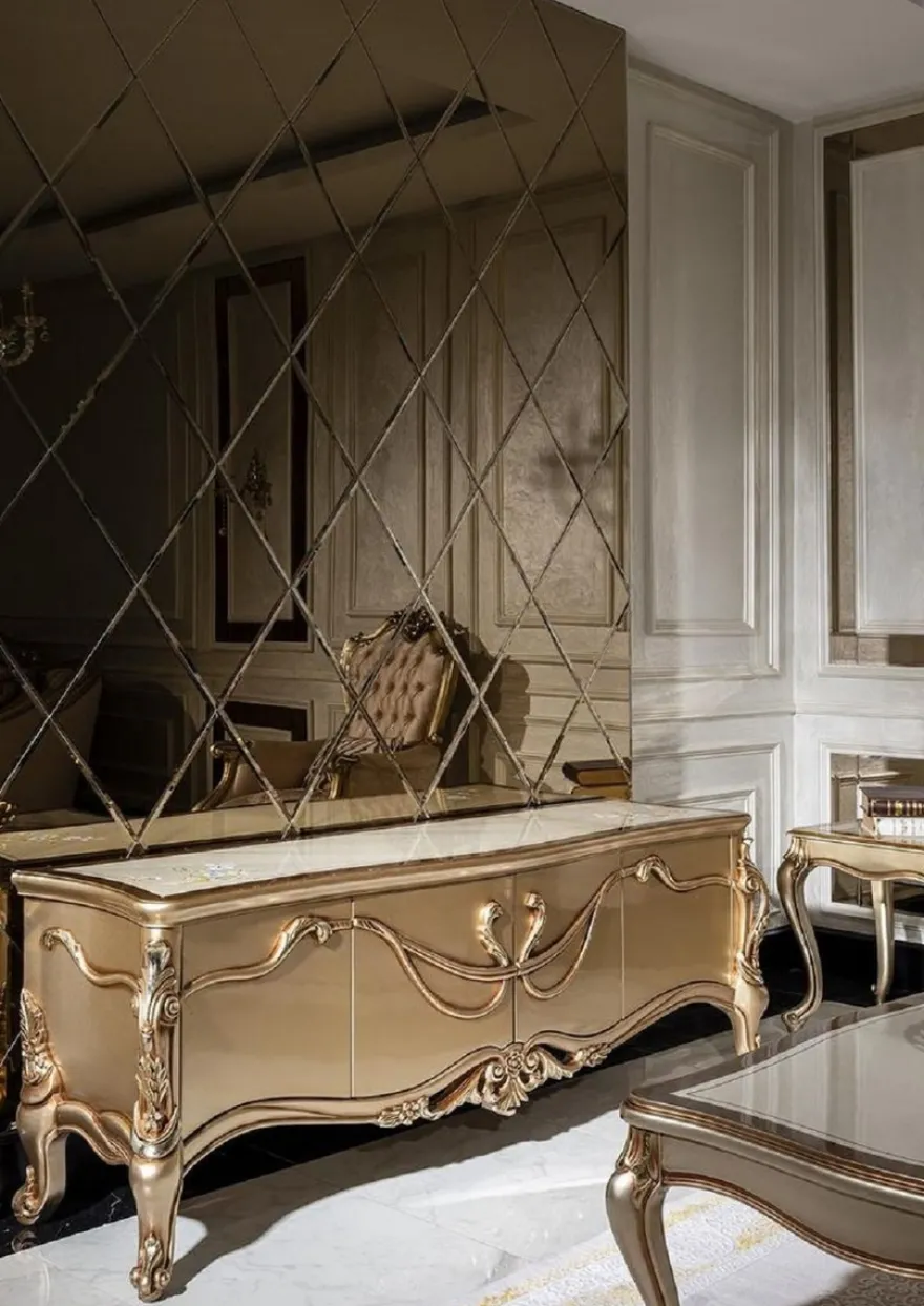 Casa Padrino Luxus Barock TV Schrank Weiß / Gold - Prunkvolles Wohnzimmer Sideboard mit 4 Türen - Barock Wohnzimmer Möbel