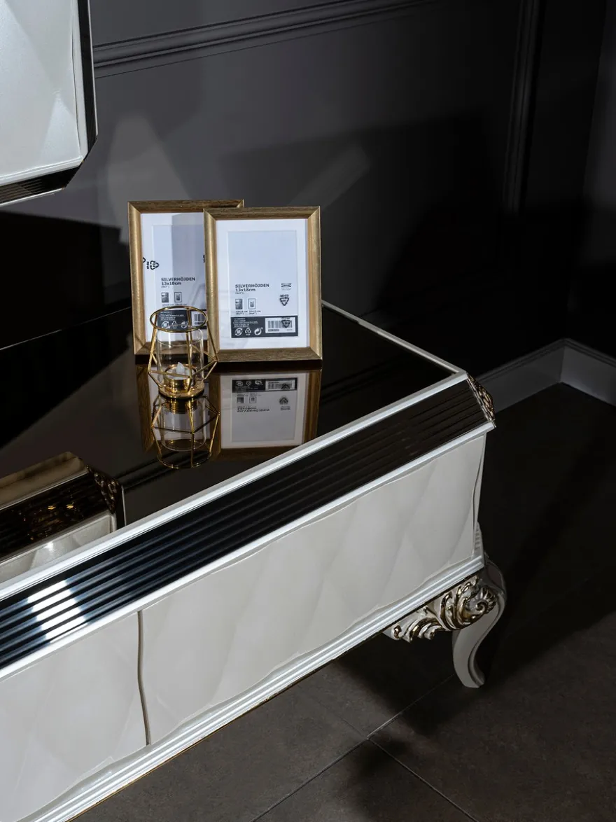 Casa Padrino Luxus Barock TV Schrank Weiß / Gold / Schwarz 235 x 52 x H. 54 cm - Edles Massivholz Lowboard mit TV Wand - Wohnzimmerschrank - Wohnzimmer Möbel im Barockstil