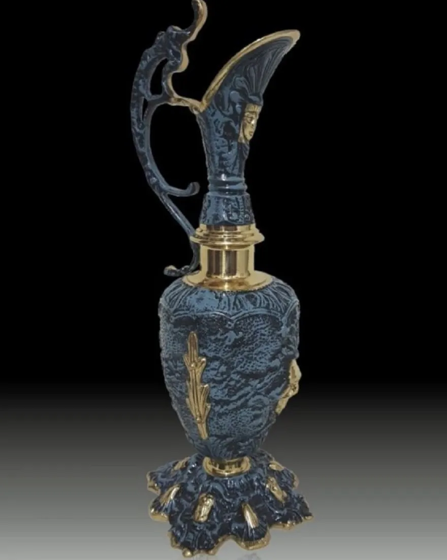 Casa Padrino Luxus Barock Vase in Weinkrug Form Blau / Gold H. 45 cm - Barock Deko Accessoires