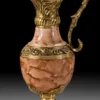 Casa Padrino Luxus Barock Vase in Weinkrug Form Gold / Beige 21 x H. 37 cm - Handgefertigte Bronze Blumenvase - Barock Deko Accessoires - Barock Interior - Barock Möbel - Edel & Prunkvoll