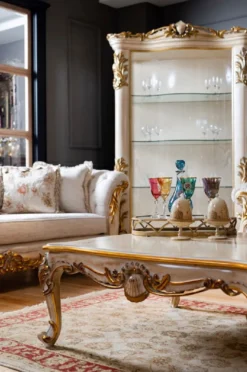 Casa Padrino Luxus Barock Vitrine Weiß / Beige / Gold - Handgefertigter Massivholz Vitrinenschrank mit Glastür - Barock Möbel