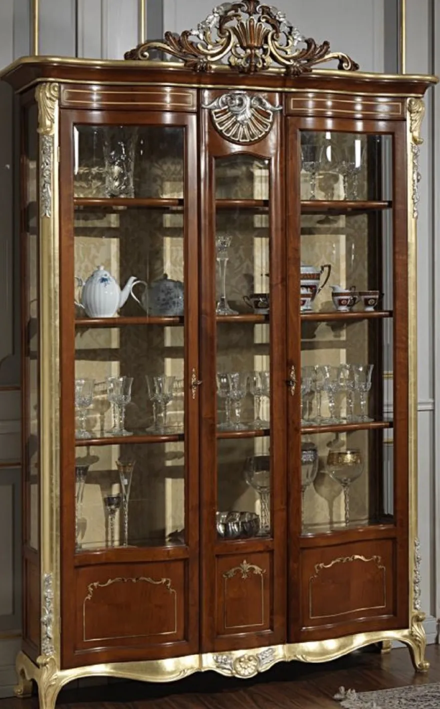 Casa Padrino Luxus Barock Vitrine Braun / Gold / Silber - Edler Massivholz Vitrinenschrank mit 2 Türen - Hotel Möbel - Schloss Möbel - Luxus Qualität - Made in Italy