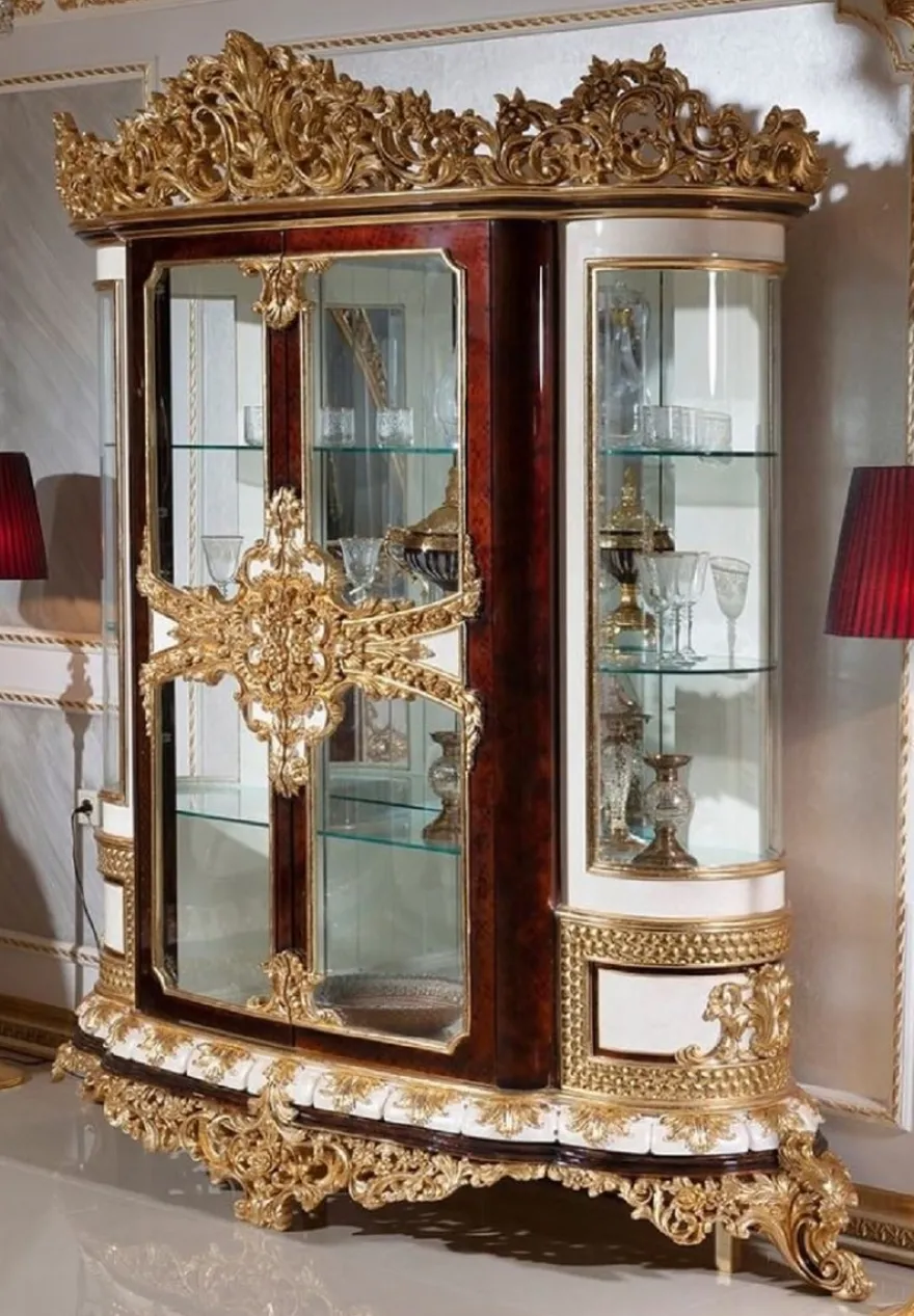 Casa Padrino Luxus Barock Vitrine Weiß / Braun / Gold - Prunkvoller Massivholz Vitrinenschrank mit 2 Glastüren - Barock Möbel - Edel & Prunkvoll