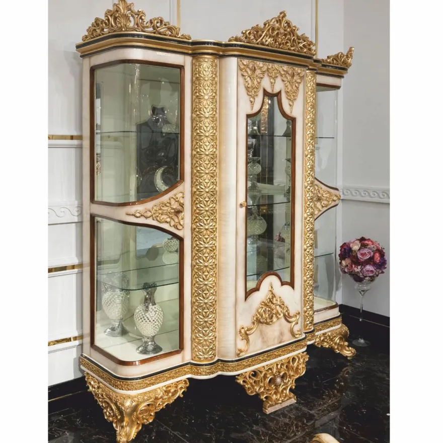 Casa Padrino Luxus Barock Vitrine Weiß / Gold / Braun 170 x H. 230 cm - Prunkvoller Massivholz Vitrinenschrank - Barock Möbel