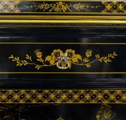Casa Padrino Luxus Barock Vitrine im chinesischen Stil Schwarz / Gold - Handgefertigter Barock Vitrinenschrank mit 4 Türen und 3 Schubladen - Barock Möbel - Edel & Prunkvoll