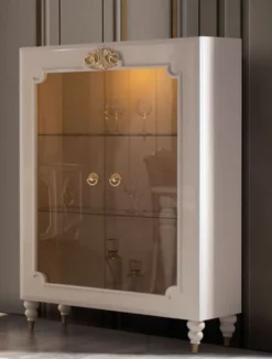Casa Padrino Luxus Barock Vitrine Weiß / Gold 116 x 45 x H. 170 cm - Beleuchteter Massivholz Vitrinenschrank mit 2 Glastüren - Edle Barock Möbel