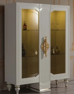 Casa Padrino Luxus Barock Vitrine Weiß / Gold 125 x 49 x H. 169 cm - Beleuchteter Massivholz Vitrinenschrank mit 2 Glastüren - Edle Barock Möbel