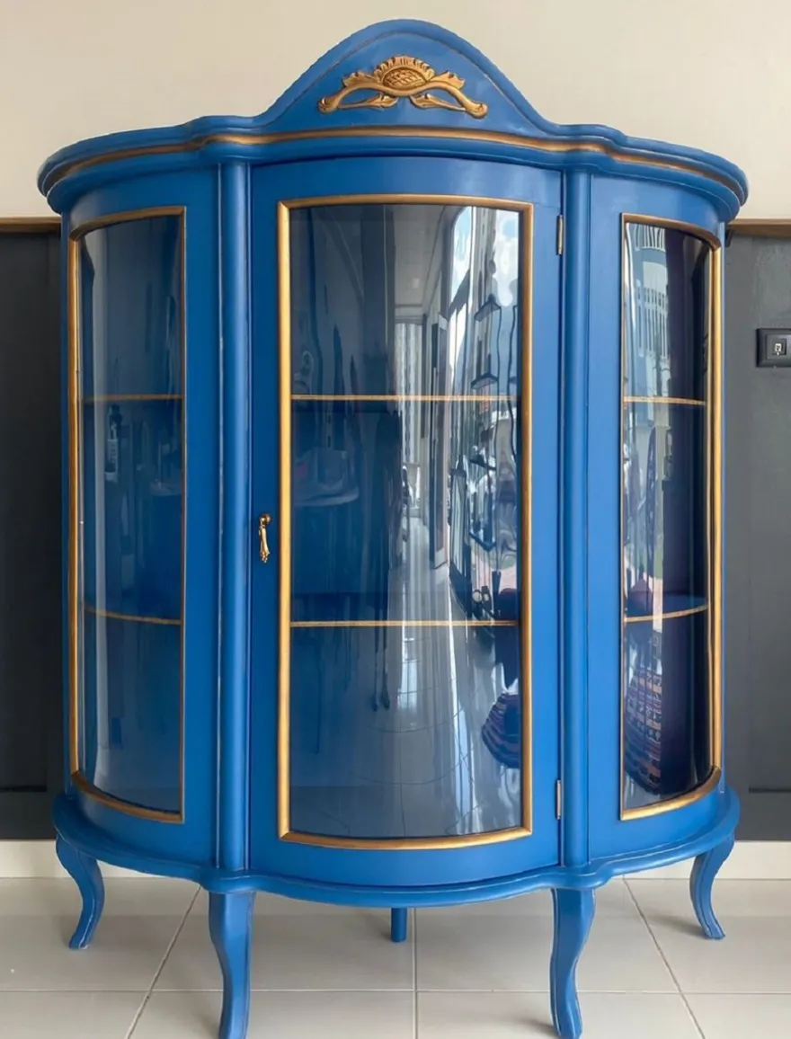 Casa Padrino Luxus Barock Vitrine Blau / Gold - Barockstil Vitrinenschrank mit Glastür - Luxus Esszimmer Möbel im Barockstil - Barock Esszimmer Möbel - Edel & Prunkvoll