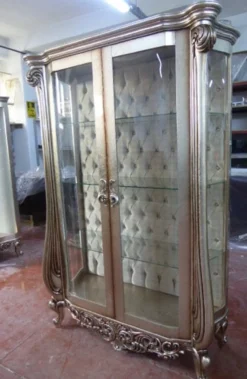 Casa Padrino Luxus Barock Vitrine Silber - Handgefertigter Massivholz Vitrinenschrank mit 2 Glastüren - Prunkvolle Barock Möbel