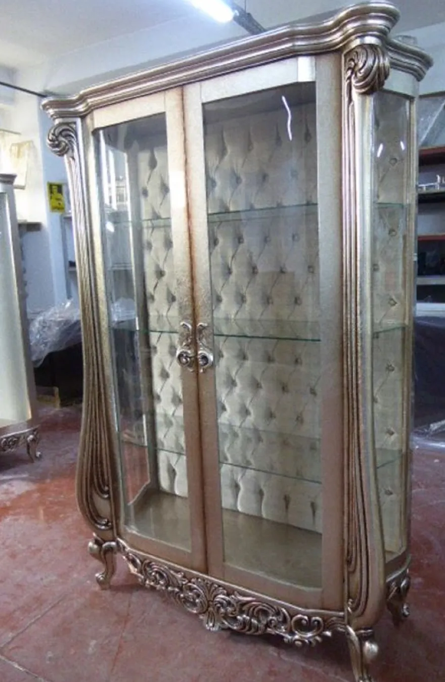 Casa Padrino Luxus Barock Vitrine Silber - Handgefertigter Massivholz Vitrinenschrank mit 2 Glastüren - Prunkvolle Barock Möbel