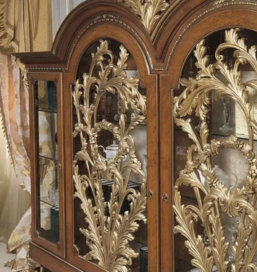 Casa Padrino Luxus Barock Vitrine Braun / Gold 308 x 50 x H. 242 cm - Edler Massivholz Vitrinenschrank mit 4 Türen - Hotel Restaurant Schloss Möbel - Luxus Qualität - Made in Italy