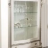Casa Padrino Luxus Barock Vitrine Weiß / Silber 124 x 54 x H. 198 cm - Edler Massivholz Vitrinenschrank mit 2 Glastüren und Schublade - Barock Möbel