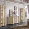 Casa Padrino Luxus Barock Vitrine Cremefarben / Gold - Handgefertigter Massivholz Vitrinenschrank mit Tür - Prunkvolle Barock Möbel - Luxus Qualität - Made in Italy