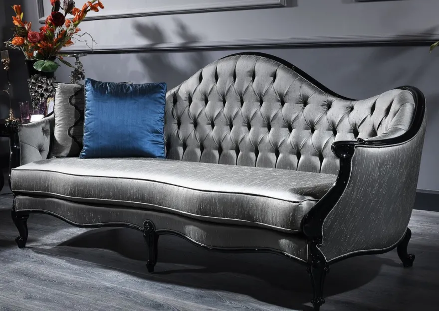 Casa Padrino Luxus Barock Wohnzimmer Set Silber / Schwarz - 2 Sofas & 2 Sessel & 1 Couchtisch & 2 Beistelltische - Wohnzimmer Möbel im Barockstil - Edel & Prunkvoll