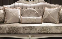 Casa Padrino Luxus Barock Wohnzimmer Sofa mit Glitzersteinen und dekorativen Kissen Grau / Creme / Gold 220 x 80 x H. 100 cm - Edle Barockstil Möbel