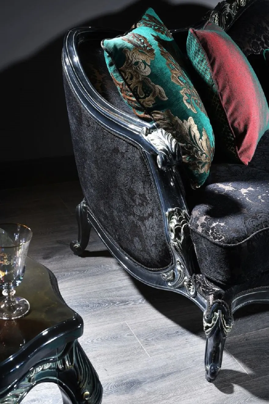 Casa Padrino Luxus Barock Wohnzimmer Set Grün / Schwarz / Gold - 2 Sofas & 2 Sessel & 1 Couchtisch & 2 Beistelltische - Prunkvolle Barock Möbel - Luxus Qualität