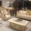 Casa Padrino Luxus Barock Wohnzimmer Sofa mit Muster Gold / Weiß - Handgefertigtes Barockstil Sofa - Luxus Wohnzimmer Möbel im Barockstil - Barock Möbel - Edel & Prunkvoll