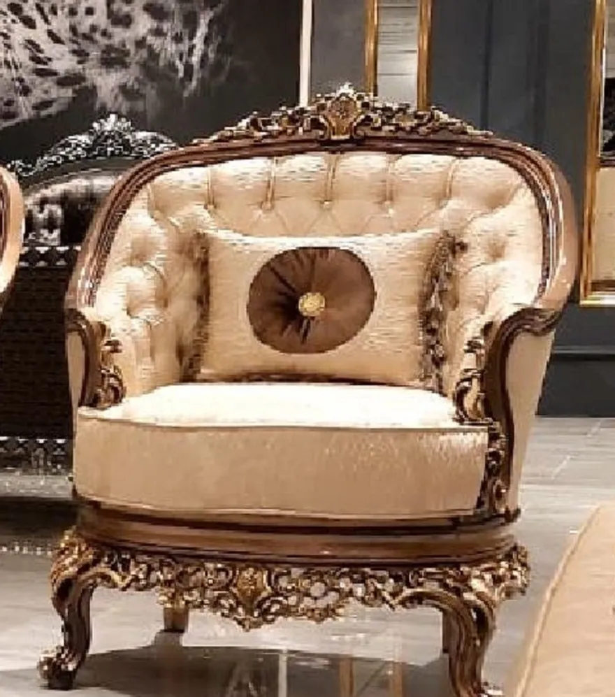 Casa Padrino Luxus Barock Wohnzimmer Set Gold / Braun / Gold - 2 Barock Sofas & 2 Barock Sessel & 1 Barock Couchtisch - Luxus Wohnzimmer Möbel im Barockstil - Barock Möbel - Edel & Prunkvoll