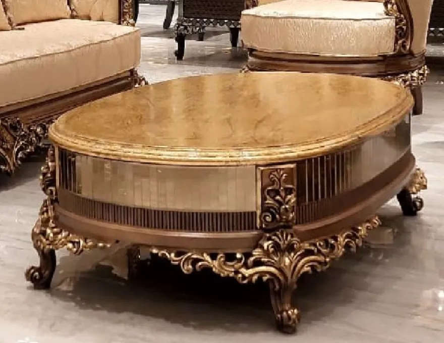 Casa Padrino Luxus Barock Wohnzimmer Set Gold / Braun / Gold - 2 Barock Sofas & 2 Barock Sessel & 1 Barock Couchtisch - Luxus Wohnzimmer Möbel im Barockstil - Barock Möbel - Edel & Prunkvoll