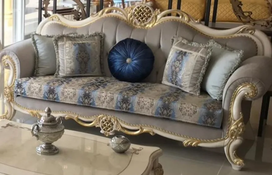Casa Padrino Luxus Barock Wohnzimmer Set Grau / Blau / Weiß / Gold - 2 Sofas & 2 Sessel & 1 Couchtisch - Wohnzimmer Möbel im Barockstil - Edel & Prunkvoll
