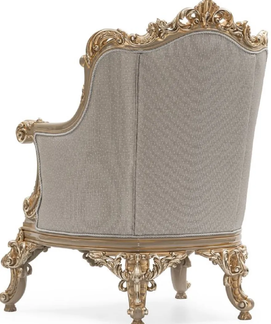 Casa Padrino Luxus Barock Wohnzimmer Sessel Silber / Grau / Gold - Handgefertigter Barockstil Sessel mit dekorativem Kissen - Luxus Wohnzimmer Möbel im Barockstil - Barock Möbel - Edel & Prunkvoll