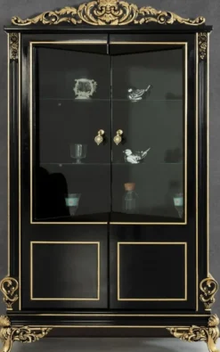 Casa Padrino Luxus Barock Wohnzimmer Vitrine Schwarz / Gold 130 x 55 x H. 210 cm - Prunkvoller Barock Vitrinenschrank mit 2 Glastüren - Edle Barock Möbel
