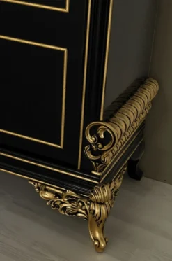 Casa Padrino Luxus Barock Wohnzimmer Vitrine Schwarz / Gold 130 x 55 x H. 210 cm - Prunkvoller Barock Vitrinenschrank mit 2 Glastüren - Edle Barock Möbel