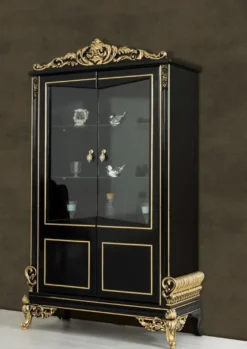 Casa Padrino Luxus Barock Wohnzimmer Vitrine Schwarz / Gold 130 x 55 x H. 210 cm - Prunkvoller Barock Vitrinenschrank mit 2 Glastüren - Edle Barock Möbel