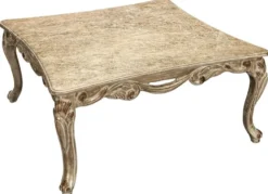 Casa Padrino Luxus Barock Wohnzimmer Set Beige / Gold - 2 Sofas & 2 Sessel & 1 Couchtisch - Prunkvolle Wohnzimmermöbel im Barockstil