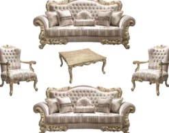 Casa Padrino Luxus Barock Wohnzimmer Set Beige / Gold - 2 Sofas & 2 Sessel & 1 Couchtisch - Prunkvolle Wohnzimmermöbel im Barockstil