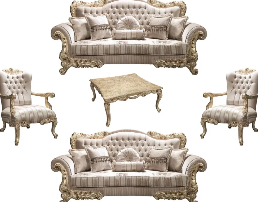 Casa Padrino Luxus Barock Wohnzimmer Set Beige / Gold - 2 Sofas & 2 Sessel & 1 Couchtisch - Prunkvolle Wohnzimmermöbel im Barockstil