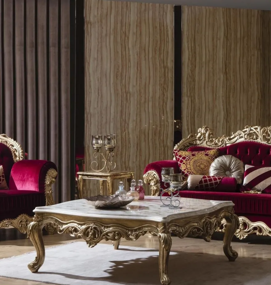Casa Padrino Luxus Barock Wohnzimmer Set Boardeauxrot / Weiß / Gold - 2 Sofas & 2 Sessel & 1 Couchtisch - Wohnzimmer Möbel im Barockstil - Edel & Prunkvoll