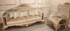 Casa Padrino Luxus Barock Wohnzimmer Sessel Gold / Creme / Gold - Handgefertigter Barockstil Sessel - Luxus Wohnzimmer Möbel im Barockstil - Barock Möbel - Edel & Prunkvoll
