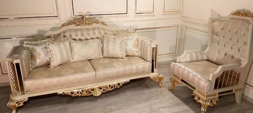 Casa Padrino Luxus Barock Wohnzimmer Sessel Gold / Creme / Gold - Handgefertigter Barockstil Sessel - Luxus Wohnzimmer Möbel im Barockstil - Barock Möbel - Edel & Prunkvoll