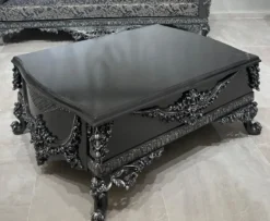 Casa Padrino Luxus Barock Wohnzimmer Set Grau / Silber - 2 Barock Sofas & 2 Barock Sessel & 1 Barock Couchtisch - Luxus Wohnzimmer Möbel im Barockstil - Barock Möbel - Edel & Prunkvoll