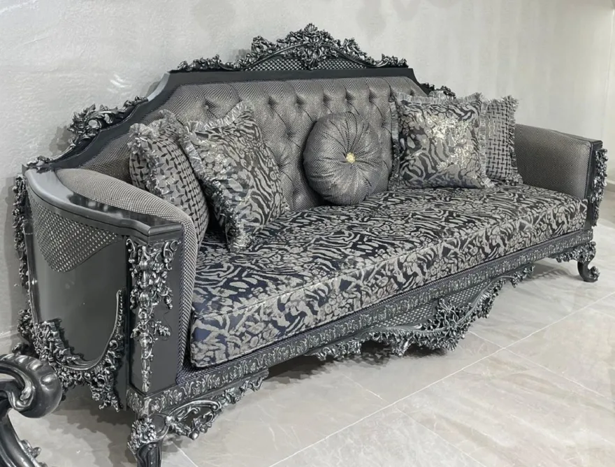 Casa Padrino Luxus Barock Wohnzimmer Set Grau / Silber - 2 Barock Sofas & 2 Barock Sessel & 1 Barock Couchtisch - Luxus Wohnzimmer Möbel im Barockstil - Barock Möbel - Edel & Prunkvoll