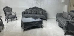 Casa Padrino Luxus Barock Wohnzimmer Set Grau / Silber - 2 Barock Sofas & 2 Barock Sessel & 1 Barock Couchtisch - Luxus Wohnzimmer Möbel im Barockstil - Barock Möbel - Edel & Prunkvoll
