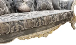 Casa Padrino Luxus Barock Wohnzimmer Set Grau / Antik Weiß / Gold - 2 Barock Sofas & 2 Barock Sessel & 1 Barock Couchtisch - Luxus Wohnzimmer Möbel im Barockstil - Barock Möbel - Edel & Prunkvoll