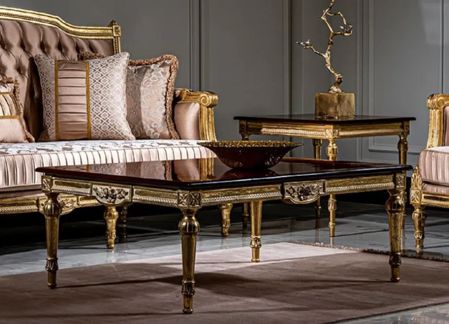 Casa Padrino Luxus Barock Wohnzimmer Set Rosa / Weiß / Gold - 2 Sofas & 2 Sessel & 1 Couchtisch - Prunkvolle Wohnzimmer Möbel im Barockstil
