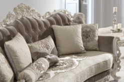 Casa Padrino Luxus Barock Wohnzimmer Sofa mit dekorativen Kissen Braun / Beige / Weiß / Gold 240 x 90 x H. 120 cm - Edle Barock Wohnzimmer Möbel