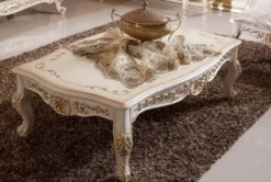 Casa Padrino Luxus Barock Wohnzimmer Set Grau / Silber / Weiß / Gold - 2 Barock Sofas & 2 Barock Sessel & 1 Barock Couchtisch - Wohnzimmer Möbel im Barockstil - Barock Möbel - Barock Einrichtung