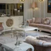 Casa Padrino Luxus Barock Wohnzimmer Sofa Rosa / Lila / Weiß / Beige 265 x 97 x H. 84 cm - Massivholz Sofa mit elegantem Muster und dekorativen Kissen - Wohnzimmer Möbel im Barockstil