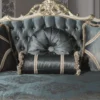 Casa Padrino Luxus Barock Wohnzimmer Sofa mit Glitzersteinen und dekorativen Kissen Blau / Creme / Gold 240 x 95 x H. 105 cm - Edle Couch im Barockstil